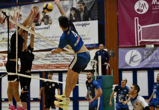 Prima caduta per la Dinamo: passa Riccione, è 3-1!