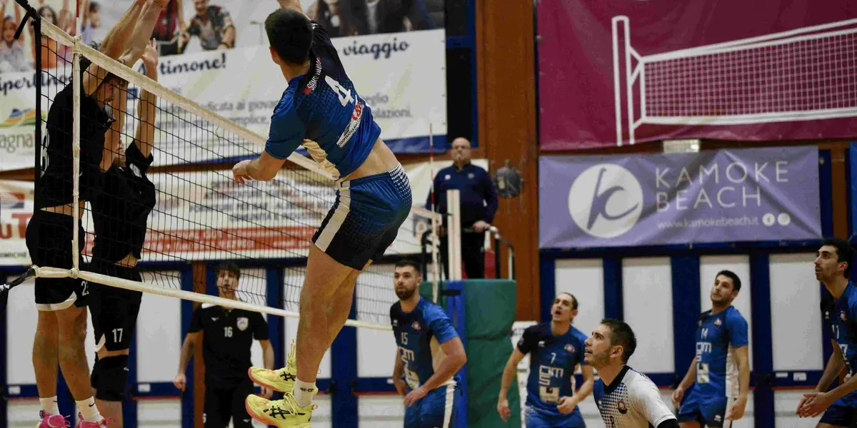 Prima caduta per la Dinamo: passa Riccione, è 3-1! Prima caduta per la Dinamo: passa Riccione, è 3-1!