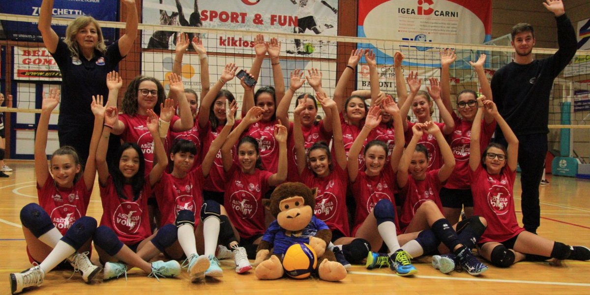 Finale di anno strepitoso per l'under 14F Idea Volley. Finale di anno strepitoso per l'under 14F Idea Volley.