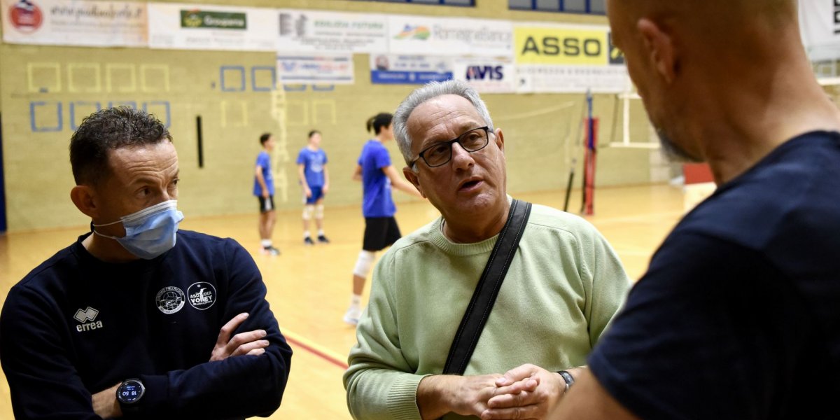 Sotto rete con ..... grandi emozioni al Palasport di Bellaria Igea Marina Sotto rete con ..... grandi emozioni al Palasport di Bellaria Igea Marina