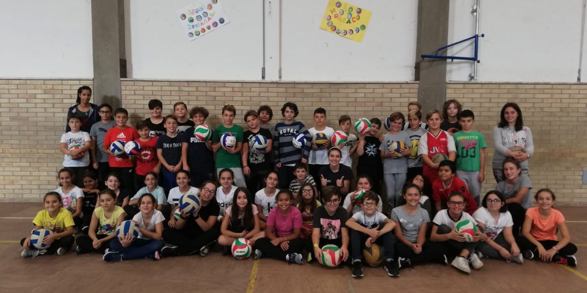 La Dinamo pallavolo tra i banchi di scuola. Al via il progetto 1,2,3 Volley.