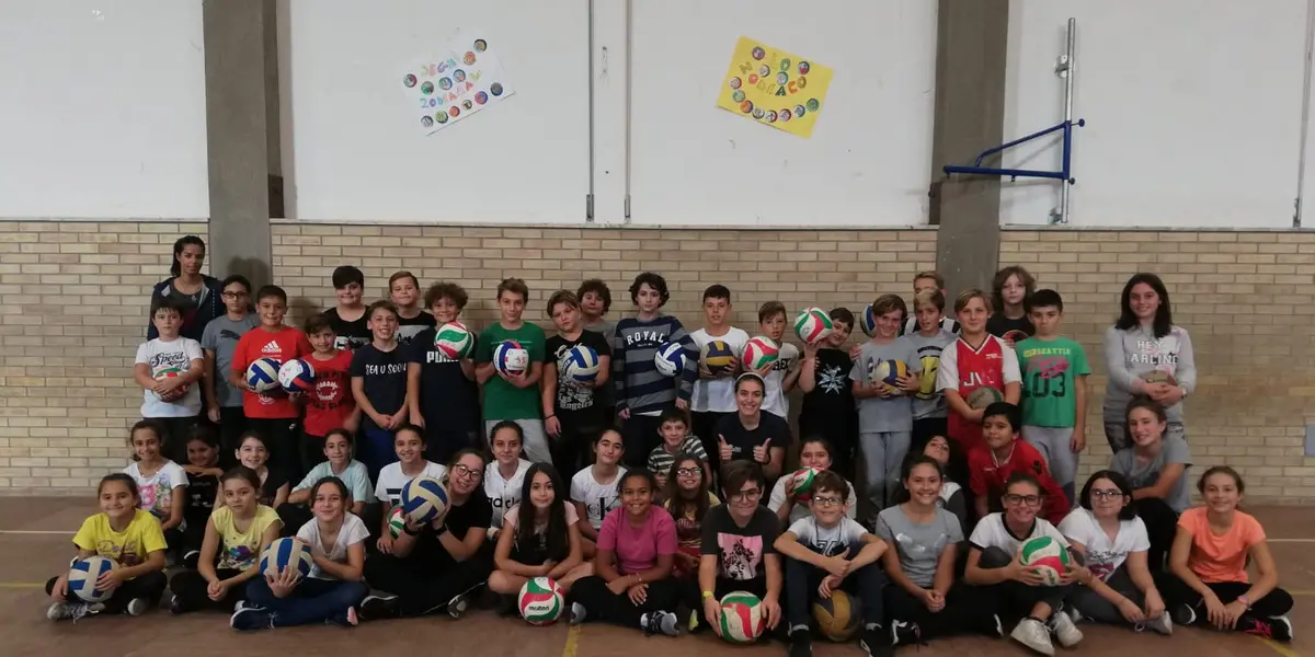 La Dinamo pallavolo tra i banchi di scuola. Al via il progetto 1,2,3 Volley.